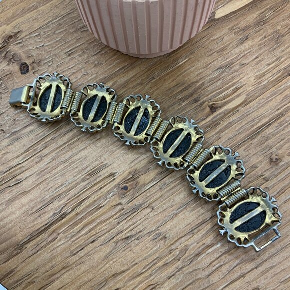 Filigree Black Enamel Link Vintage Gold Tone Image of Asian Figure Bracelet - Picture 8 of 8